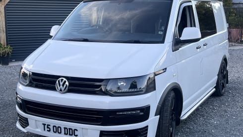 Great value cheapest on Goboony – Great looking Vw campervan 4 birth with awning 