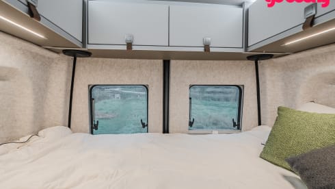 Hymer CrossOver with sleeping roof 4p. 