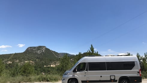 Luna de Plata – Fully equipped, state-of-the-art box van
