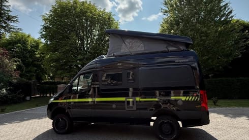 Henry  – Explore in Style with Luxury Hymer Grand Canyon S Crossover