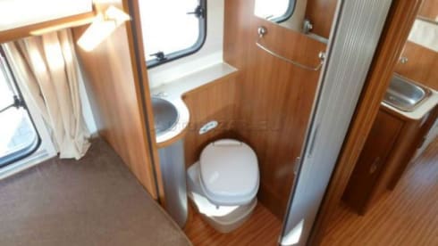 B-type – Summer offer July 5 July 19! Modern 4-5 person camper unlimited mileage
