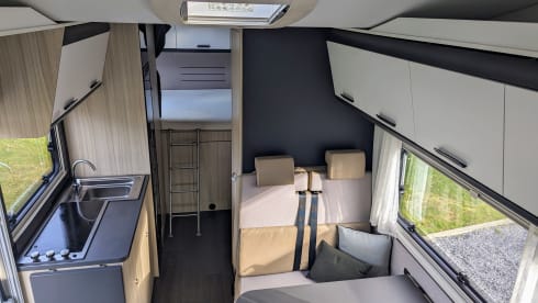 Sun Living  – 6p recent family camper from 2021 - Sun Living alcove