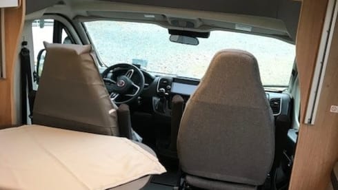 Knaus Sky wave 4p – Knaus Mobil semi-integral 4p from 2022 - air conditioning living area