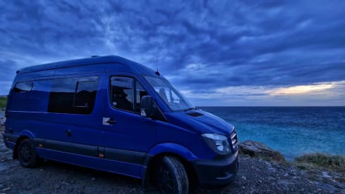 Ronnie – Fully Off-Grid Mercedes Heating & shower/Toilet (Insurance Included)