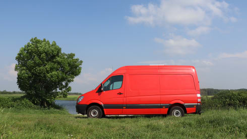 Reddy – Unique DIY Mercedes Sprinter