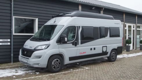 Luxe Sunlight buscamper Automaat uit 2023, 4 persoons
