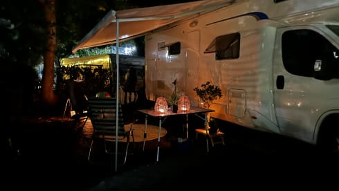 Attractive 6-person family camper with 6 spacious sleeping places