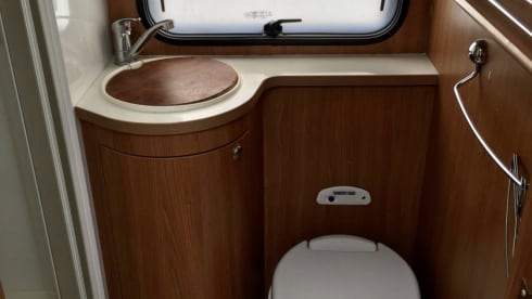 Cel4night – 7-seater overcab motorhome