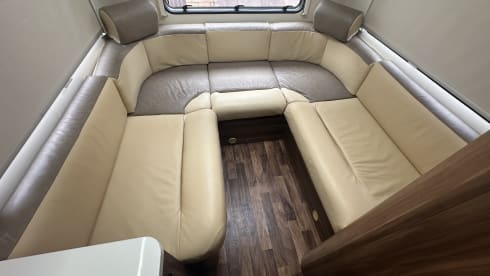 Merther – Roller Team 746 6 Berth
