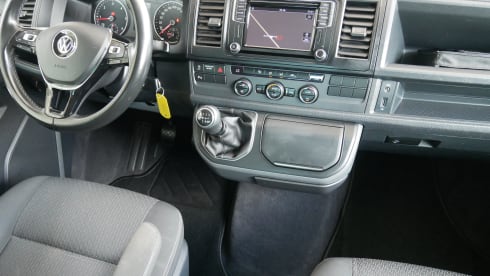 Volkswagen T6 Multivan 5 to 7 seats with pop-up roof!