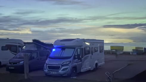 Tartan Trails – Autocaravan semi-integrato Peugeot a 6 posti letto dal 2020
