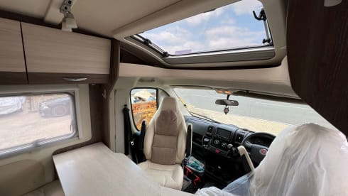 Burt – 4-Bett-Boot, Bürstner, teilintegriert ab 2015