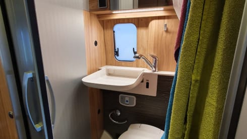 Hymer Grand Canyon, automatic, km free, 4 persons from 2017