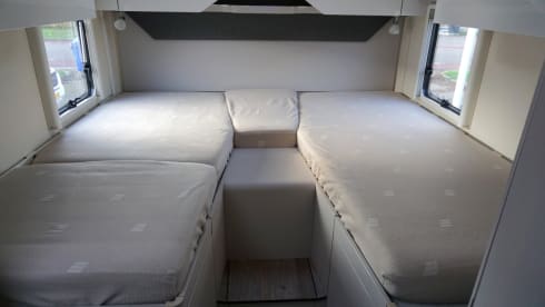 4p Hymer camper