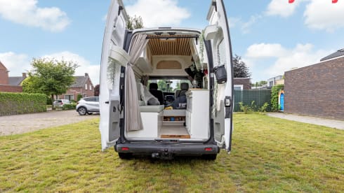 Renault Camper bus – Nice and strong campervan from 2005