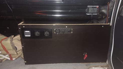 Zelfbouwcamper met dakhangmatten – 2p Renault campervan from 2015
