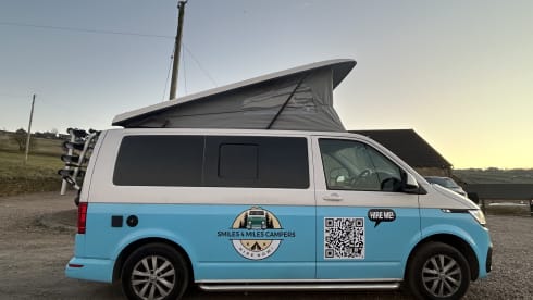 Sunny – 2021 Volkswagen T6.1 Transporter CamperKing Luxury Offgrid Camper (4 Berth)