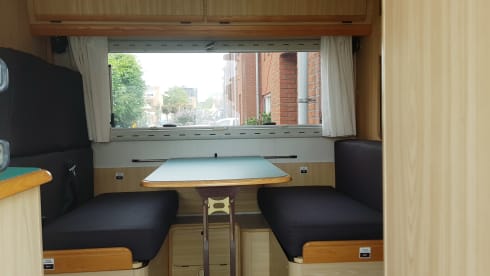 Beautiful camper for family, two people or alone (surf trip)