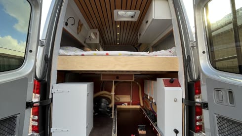 Hank the Van – Luxury off-grid Mercedes Sprinter