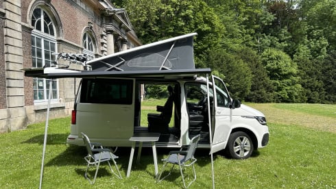 4p Volkswagen campervan uit 2020