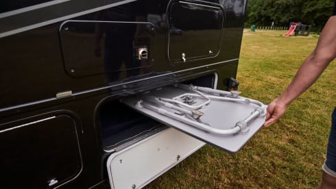 Fleetwood Ford E450 – C driving license. American 9 person big camper hire in the Netherlands