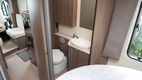 Bürstner Ixeo 734, Queen bed, Lift bed!!