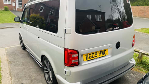 Jack – Stylish 4 berth Volkswagen Transporter Campervan 