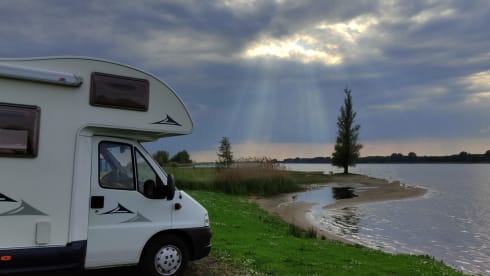 Nice compact camper with spacious kitchen