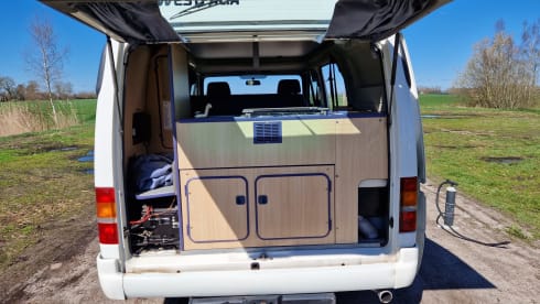 Oldtimer  – 4p Ford campervan from 1999