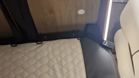 5 belts and 6 berth Fiat AutoRoller 747  year 2021