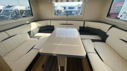 The Stag  – 6 berth Roller Team auto roller 746 