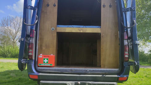 Super Grover  – Cool bus camper with unique interior