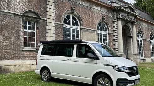 4p Volkswagen campervan uit 2020
