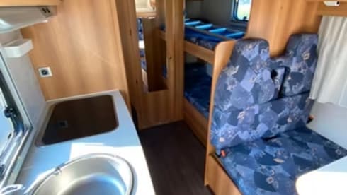 zs.servizi – 6 seater travel 6 bed compact motorhome