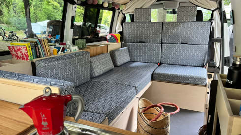Ventje Avocado – Guy Avocado '24; 4p Volkswagen camper van from 2024
