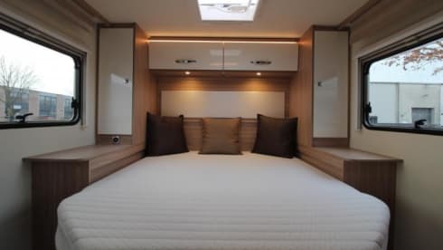 Campi – Luxury 2p Bürstner with queen bed, air conditioning and inverter 