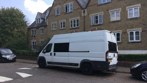 Nicky – 2 berth spacious Citroën van