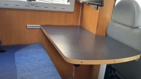 Speedy – Motorsport en Adventure - 7x7 garage en trekhaak voor 2500kg