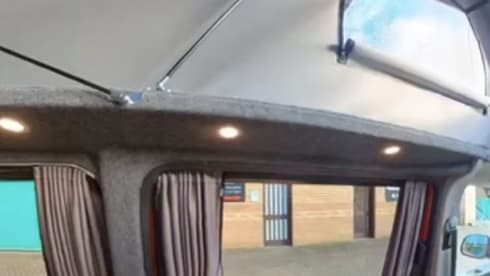 Rocco – 4 berth Volkswagen T6 Transporter campervan 2017