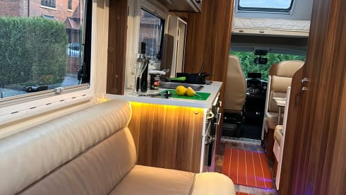 Charlie  –  Charlie Luxurious and modern 5 berth Roller Team