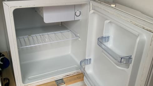 Leah – Beautifully converted wooden interior camper 