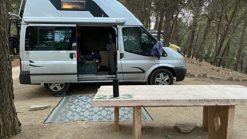 Practical and comfortable Ford Nugget with high roof