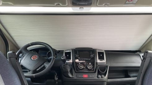 Sunliving – Sunliving Bus camper with bus biker 