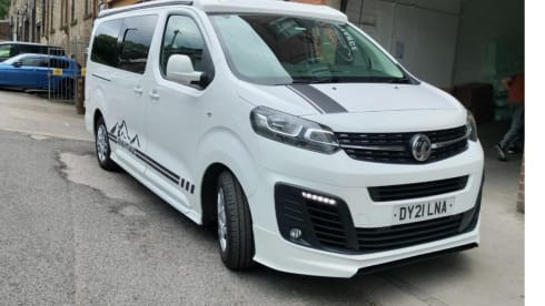 Toyota Vivaro LWB 2021 a 4 posti letto - Nuova conversione