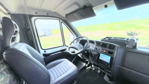 FamilyTime – 5p Knaus semi-integrated from 1996