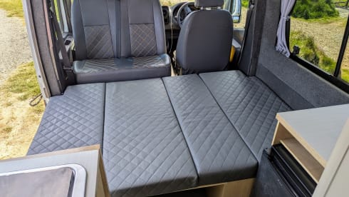 The Wanderer – 4 berth Mercedes-Benz Sprinter Off Grid 2018