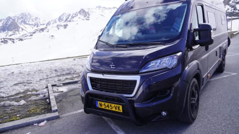 Tourne 6.4 – New Bus Camper for Rent Peugeot Boxer