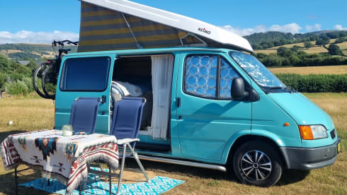 Ons Dirk  – 3-seater Ford bus from 1999