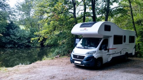 Samantha – Luxury 6 Birth 746 Rollerteam Motorhome