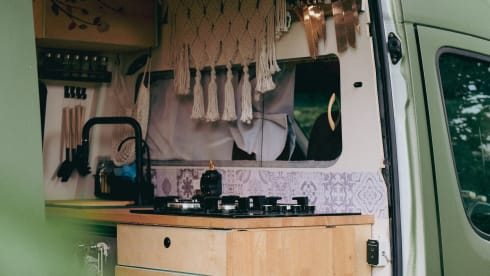 Stef – Cozy Off-grid Mercedes Campervan